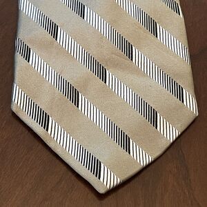 Vintage Yapre Hand Made 100% Silk Men’s Neck Tie Made In USA Long